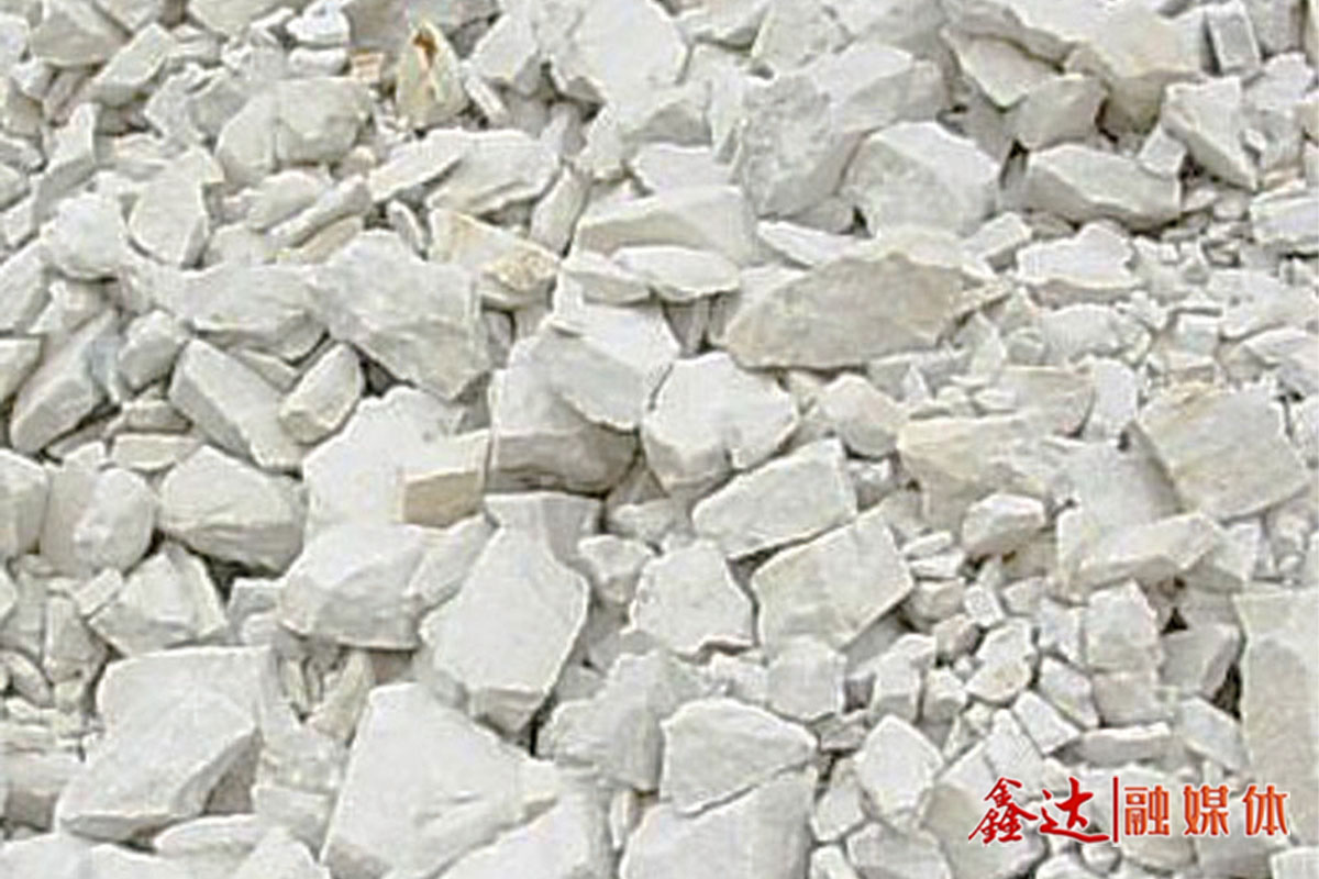 <p>收购首钢两座白云石矿；租赁滦县雷庄乡菱角山货场；收购滦县油榨乡康各庄铁矿。</p>